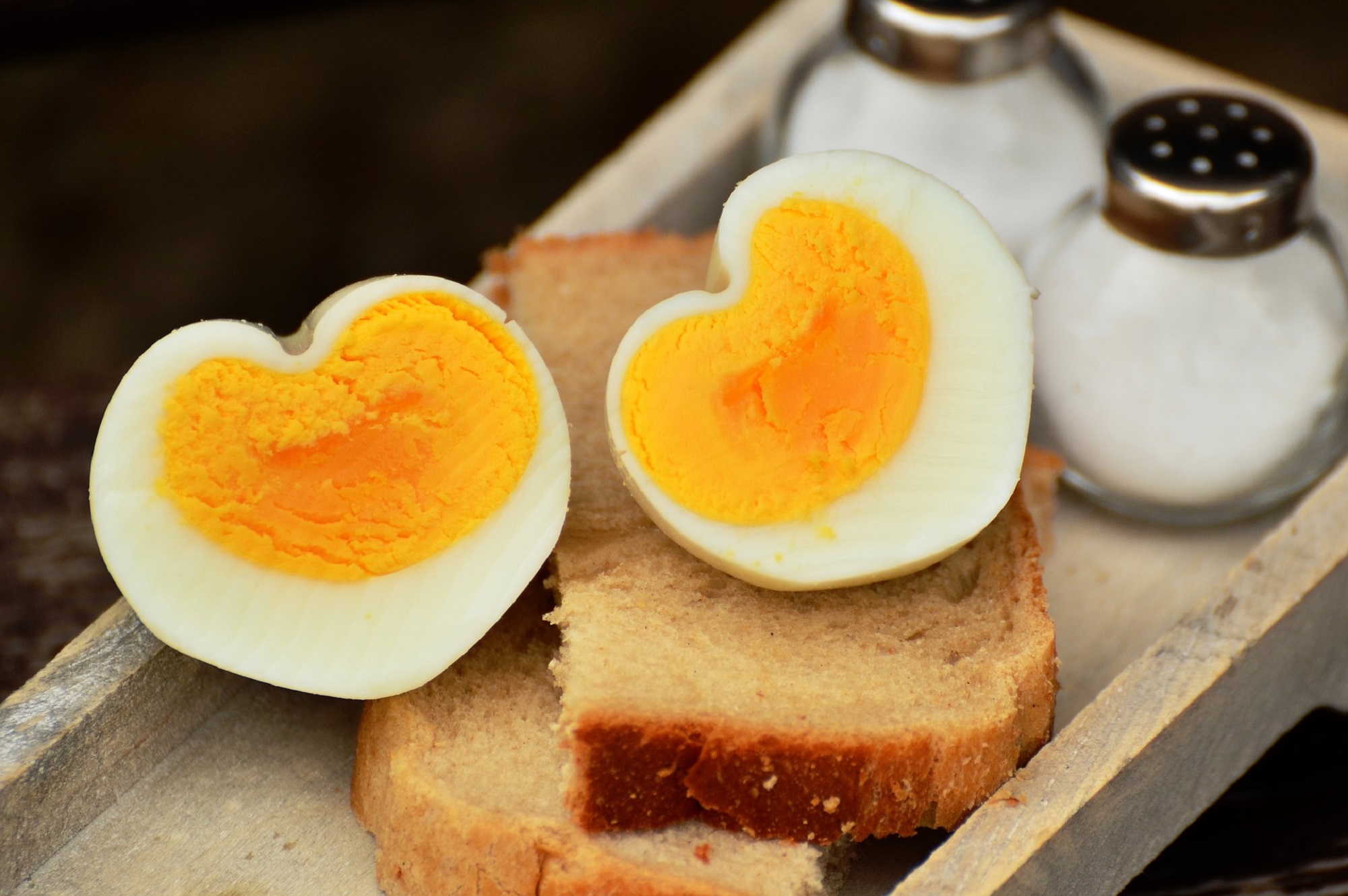 Whole Eggs vs Egg Yolks or Egg Whites?
